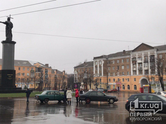 На площади Владимира Великого в Кривом Роге случилось ДТП