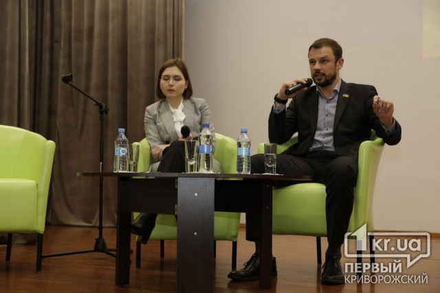 О коррупции в ВУЗах и бюджетных местах поговорили криворожские студенты с Министеркой образования и науки Украины