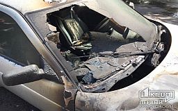 На трассе Днепр – Кривой Рог – Николаев на ходу загорелся Mercedes