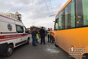 В Кривом Роге трактор с прицепом и маршрутка попали в ДТП