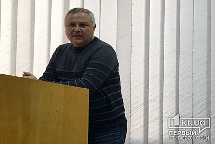 Родители юных криворожан требуют увольнения директора ДЮСШ, который не реагирует на буллинг на ледовой арене
