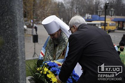 Мэр Кривого Рога и владыка пришли бить поклоны кошевому атаману