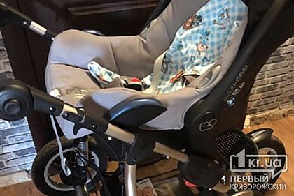 Пока криворожанка молилась, у нее украли детскую коляску, а полицейские бездействовали
