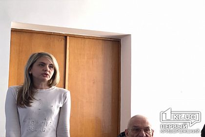Жителям криворожской многоэтажки, которые в -9 градусов мерзнут без отопления, чиновники пообещали решить их проблему до конца дня