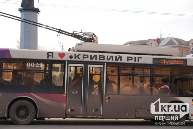 В Кривом Роге временно изменятся маршруты троллейбусов из-за обрезки деревьев