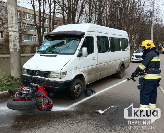 ДТП в Терновском районе Кривого Рога: пострадали водитель и пассажирка мотоцикла