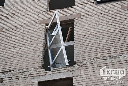 Перед ударом в криворізький готель заселилися волонтери із США, Британії та України, – Зеленський