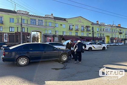 Разворачивался через две сплошные полосы: в Кривом Роге произошло ДТП