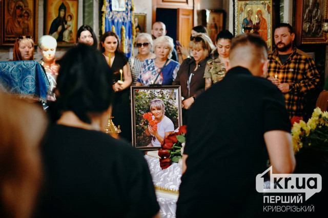 Криворіжці попрощались з Катериною Борсинською, яка загинула внаслідок атаки РФ Криворіжці попрощались з Катериною Борсинською, яка загинула внаслідок атаки РФ