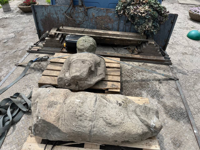 З прифронтових громад Дніпропетровщини евакуювали унікальні кам’яні скульптури