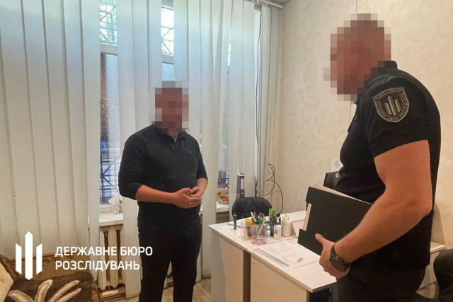 Працівника ТЦК з Дніпропетровщини підозрюють у махінаціях з військовим обліком Працівника ТЦК з Дніпропетровщини підозрюють у махінаціях з військовим обліком