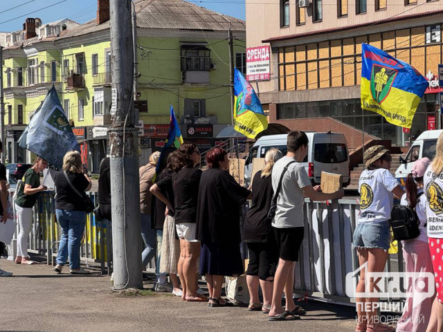 У Кривому Розі відбулась акція на підтримку всіх військовополонених У Кривому Розі відбулась акція на підтримку всіх військовополонених