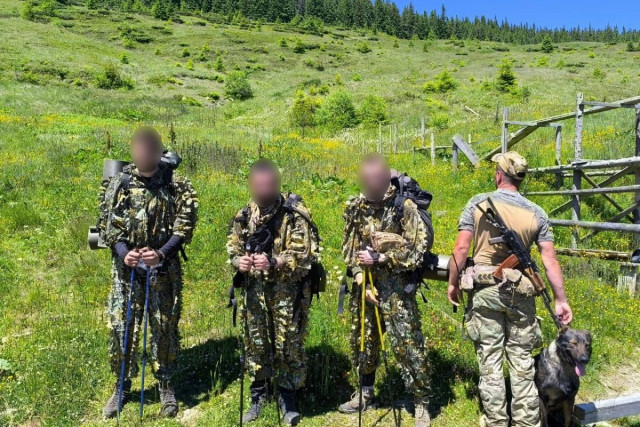 Задержали трех жителей Днепропетровщины, которые пытались пересечь границу с Румынией Задержали трех жителей Днепропетровщины, которые пытались пересечь границу с Румынией