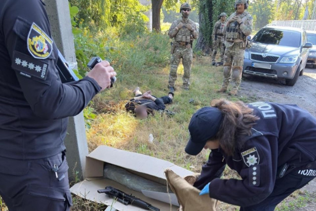На Дніпропетровщині затримали торговця вогнепальною зброєю На Дніпропетровщині затримали торговця вогнепальною зброєю