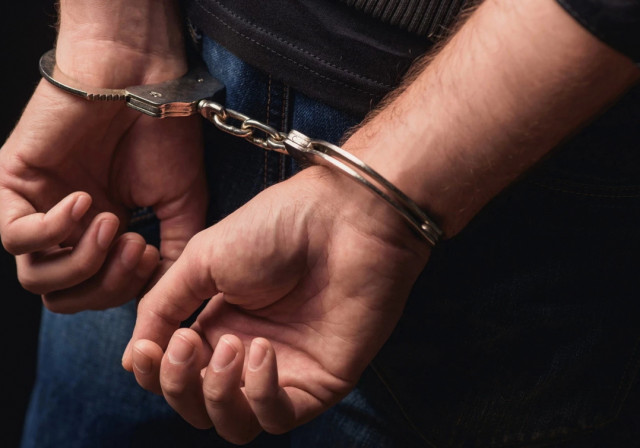 У Кривому Розі затримали підозрюваного у пограбуванні дівчини У Кривому Розі затримали підозрюваного у пограбуванні дівчини
