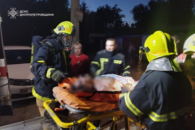 У Кривому Розі з палаючої квартири врятували чоловіка