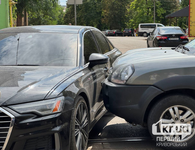 У Кривому Розі сталася ДТП за участю Hyundai Tucson та Audi A6 У Кривому Розі сталася ДТП за участю Hyundai Tucson та Audi A6