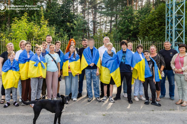 Україна повернула із тимчасово окупованих територій ще 11 дітей Україна повернула із тимчасово окупованих територій ще 11 дітей
