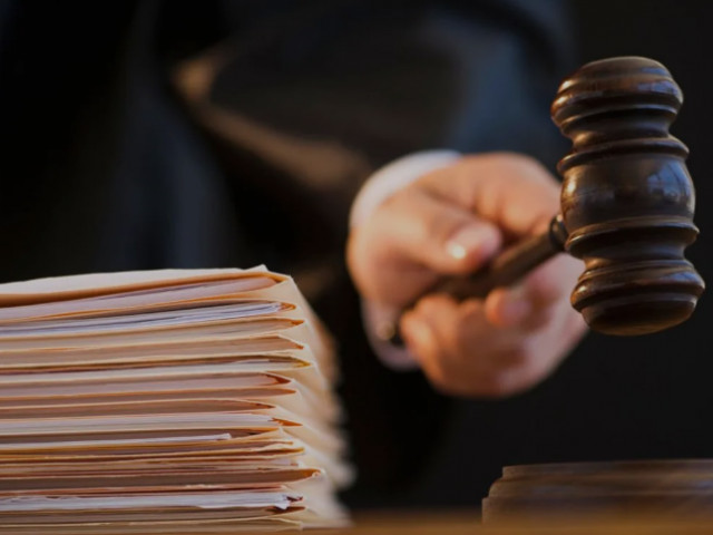 Службовицю Дніпра підозрюють у зловживанні бюджетними коштами Службовицю Дніпра підозрюють у зловживанні бюджетними коштами