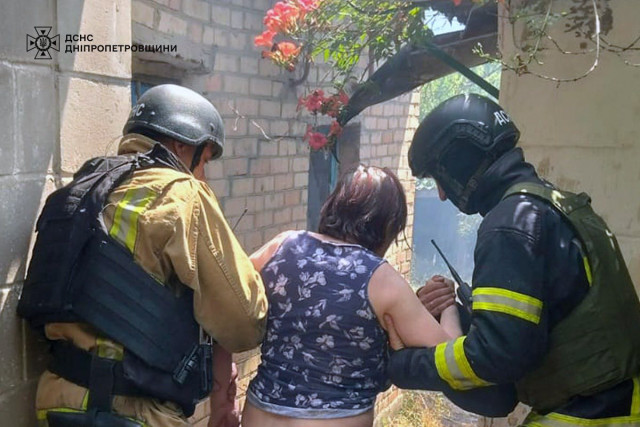 На Никопольщине из-за вражеского обстрела пострадала женщина На Никопольщине из-за вражеского обстрела пострадала женщина