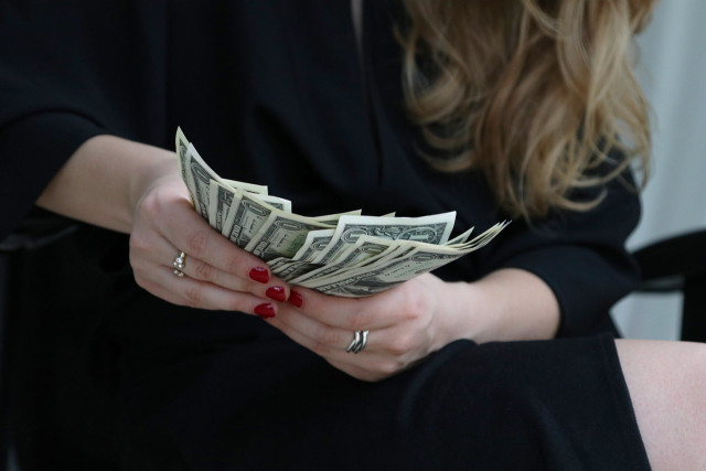 Доллар дешевеет, евро дорожает: курс валют в Кривом Роге 23 июля Доллар дешевеет, евро дорожает: курс валют в Кривом Роге 23 июля
