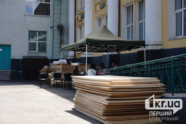 В Кривом Роге работают два штаба помощи пострадавшим от российской атаки В Кривом Роге работают два штаба помощи пострадавшим от российской атаки