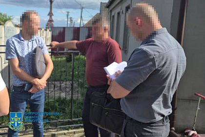 Чиновника с Днепропетровщины подозревают в растрате миллионов гривен на детских укрытиях
