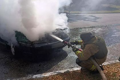В Никополе загорелся легковой автомобиль - пожар потушили
