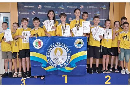 Майже 20 медалей вибороли криворізькі плавці на змаганнях у Дніпрі