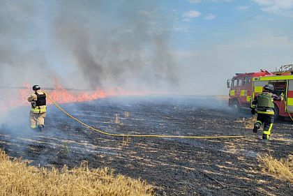 Из-за вражеских атак на Днепропетровщине пострадали люди и сгорели поля пшеницы