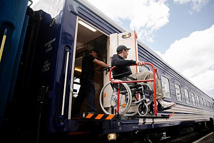 В Украине появился первый вагон для групп пассажиров на креслах колесных