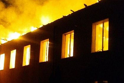 Враг обстрелял два района Днепропетровской области: ранен мужчина, сгорел лицей