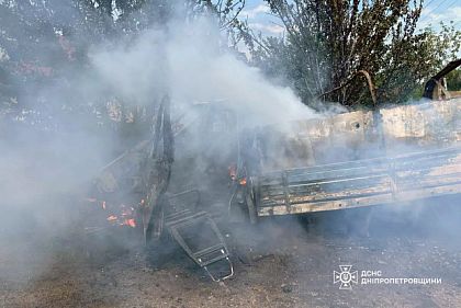 В Никополе российский дрон поджег грузовик - спасатели потушили пожар