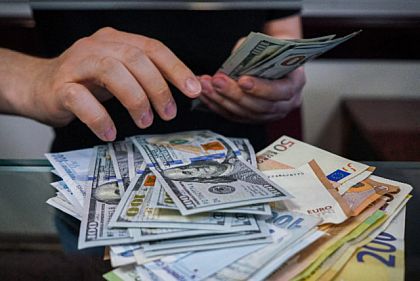 Евро и доллар упали в цене: курс валют в Кривом Роге 14 июля