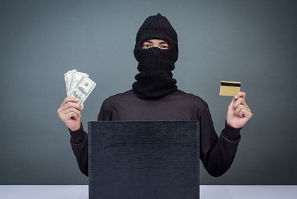 Правоохоронці викрили групу, яка крала гроші з рахунків провідних промислових підприємств України