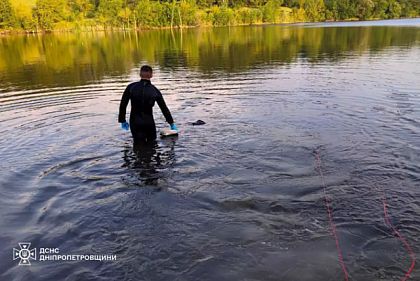 На Днепропетровщине водолазы доставили к берегу тело утопленника