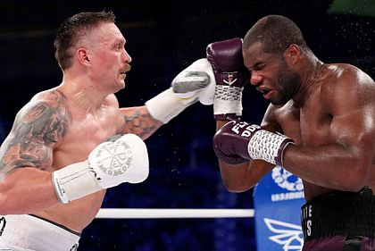 Усик нокаутировал Дюбуа и защитил титулы абсолютного чемпиона мира