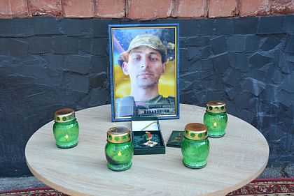 В Кривом Роге открыли мемориальную доску погибшему Герою Александру Котвицкому