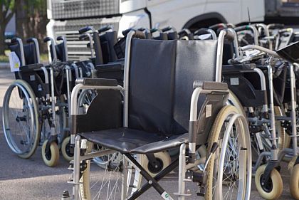Больницам Кривого Рога и Днепра передали колесные и противопролежневые кресла