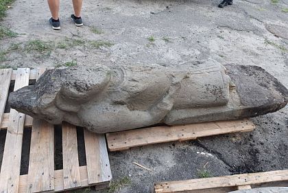 Историческую половецкую статую из прифронтовой зоны перевезли в музей Днепра