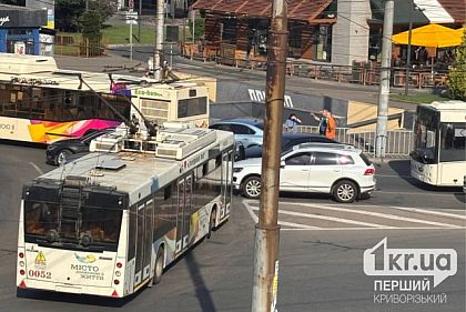 На кольце 95 квартала в Кривом Роге образовалась пробка из-за ДТП