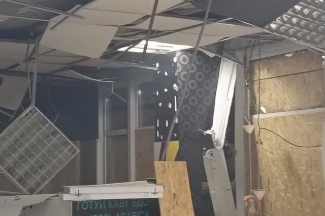 Обстрелы Днепропетровской области: двое раненых, разрушенные заправки и магазины