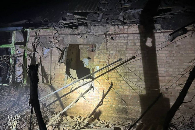 Обстріли Дніпропетровщини: пошкоджені будинки, згоріли автівки