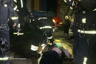 Надзвичайники Криворіжжя врятували літню жінку з пожежі