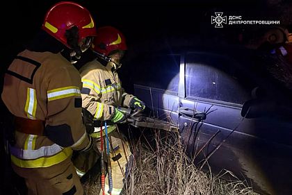 В Днепропетровской области столкнулись легковушка и грузовик, пострадал водитель