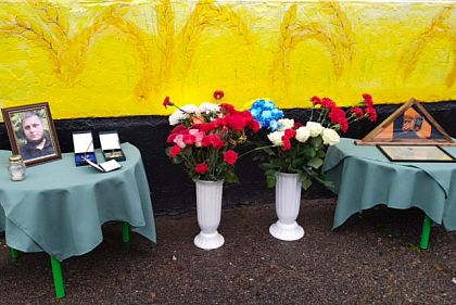 На фасаде криворожского лицея открыли мемориальную доску Олегу Иноземцеву