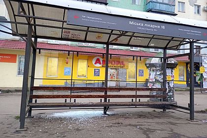 В Кривом Роге во второй раз разбили остановку общественного транспорта