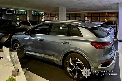Мешканцю Дніпропетровської області оголосили підозру за хуліганство в автосалоні