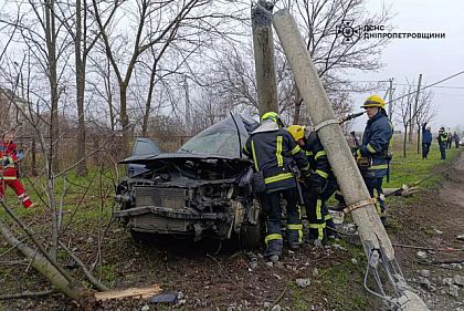 В Кривом Роге спасатели освободили водителя из искореженного автомобиля
