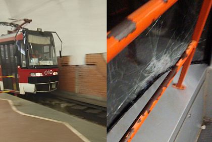 В Кривом Роге неизвестные разбили стекло в трамвайном вагоне